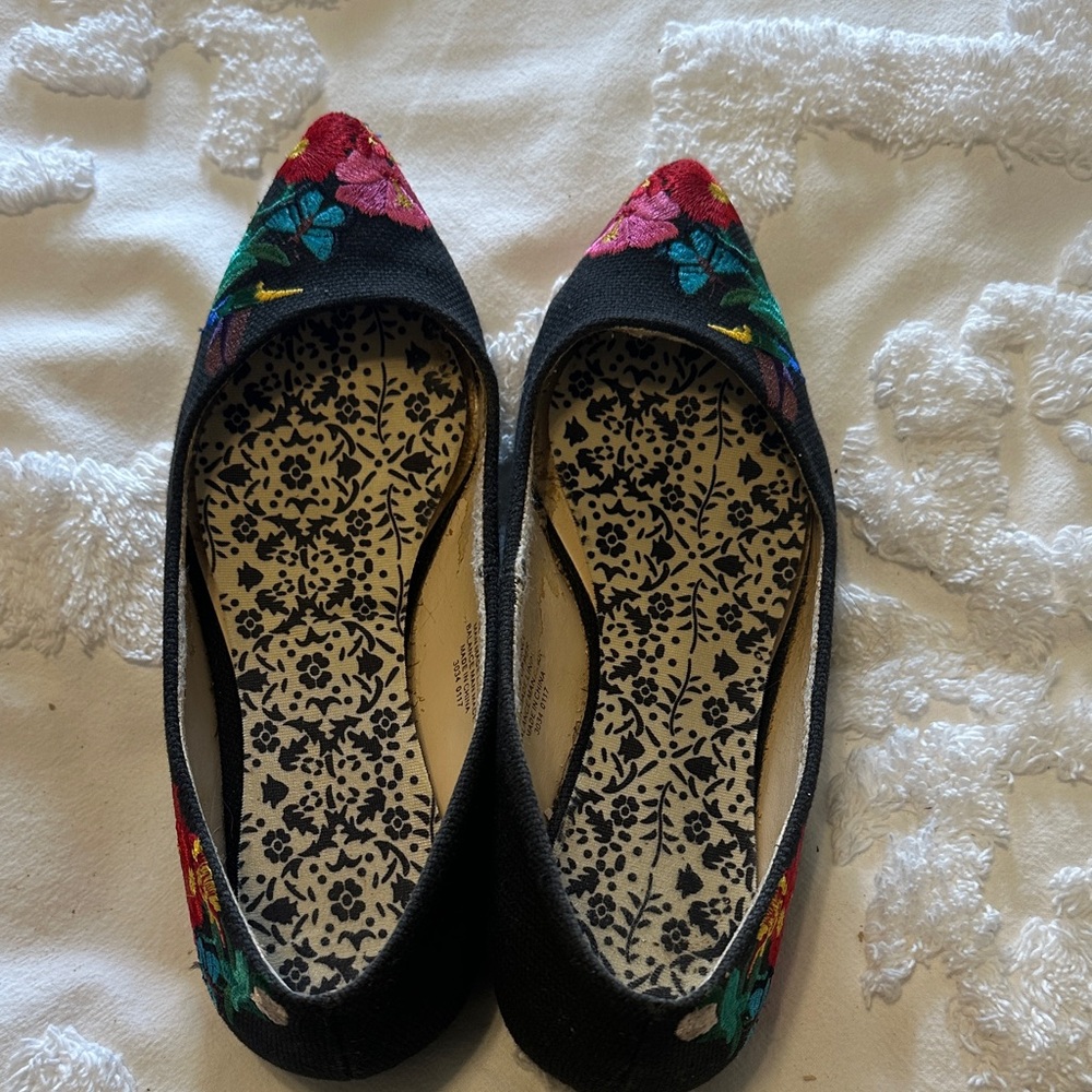 Nine West Black Flats with Colorful Floral Embroidery